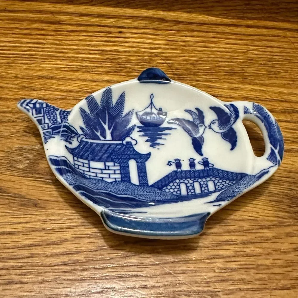 Vintage HIC Japan Blue and White Willow Teapot Shaped Dish teabag or spoon plate
